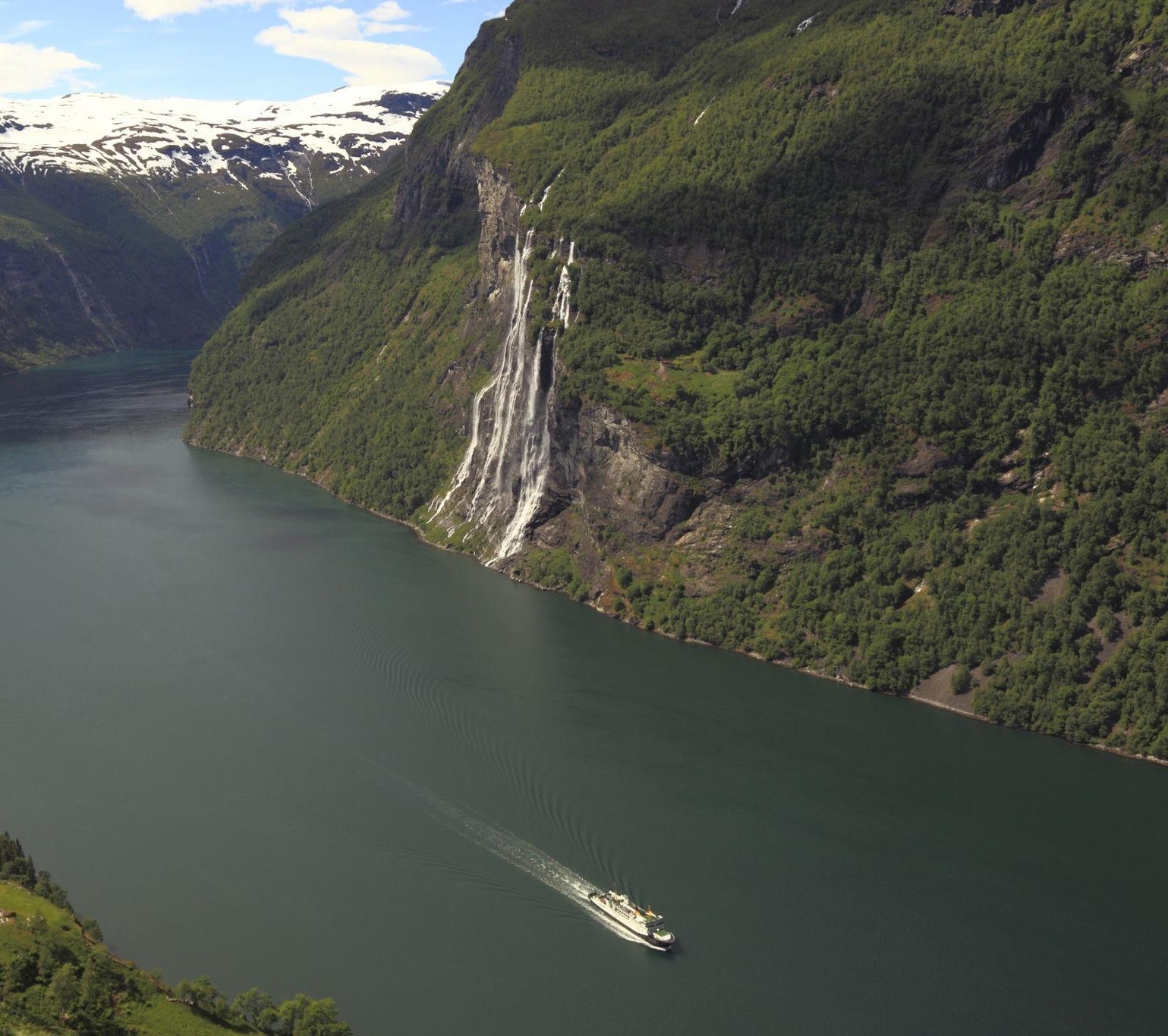 Norway Fjords Luxury Tour Package | Oslo Flåm Bergen Geiranger Ålesund 10 Days